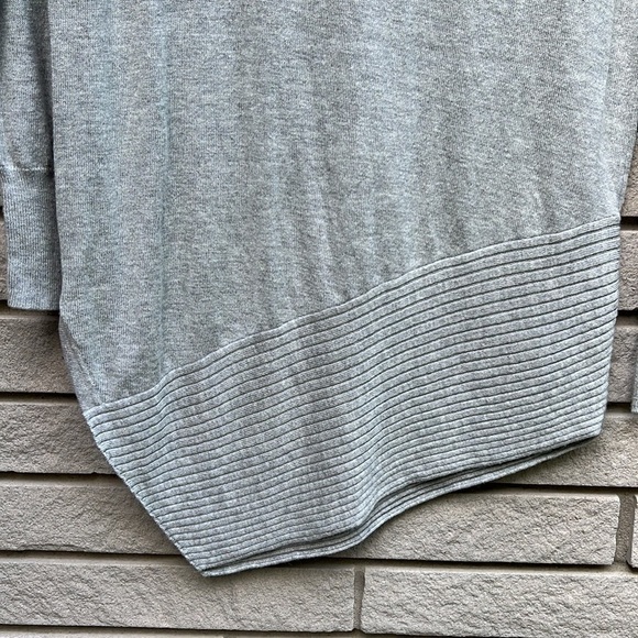Camber & Grace Asymmetrical Long Length Grey Swearer XS - Picture 4 of 8